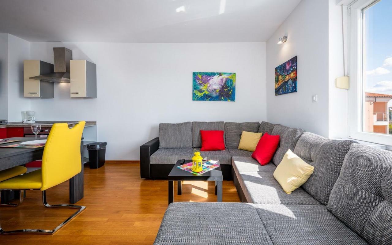Laura House With Apartment 乌马格 外观 照片