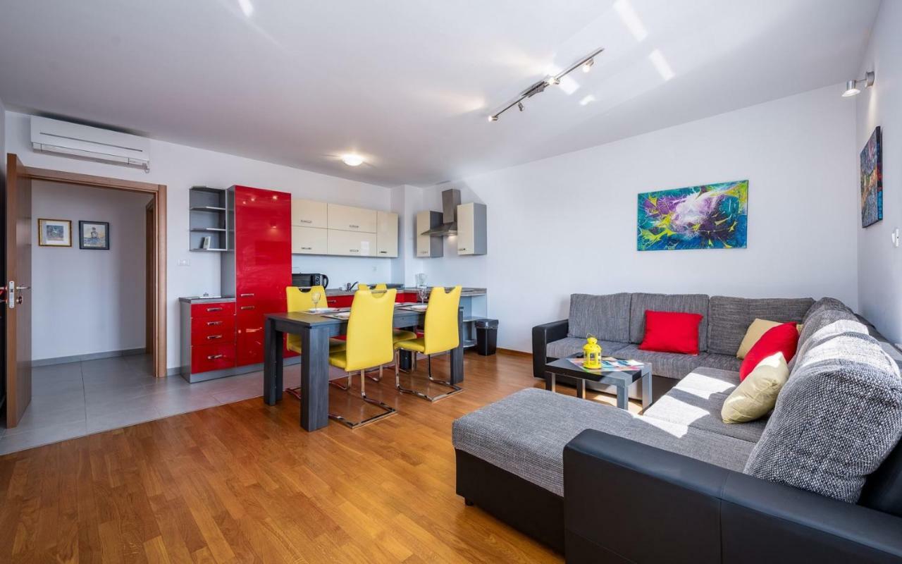 Laura House With Apartment 乌马格 外观 照片